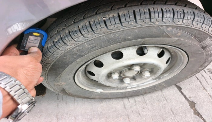 2012 Hyundai Eon ERA +, Petrol, Manual, 1,10,831 km, tyre