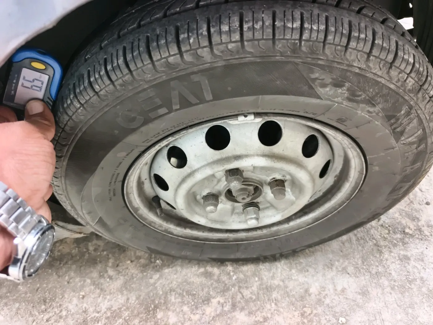2012 Hyundai Eon ERA +, Petrol, Manual, 1,10,831 km, tyre