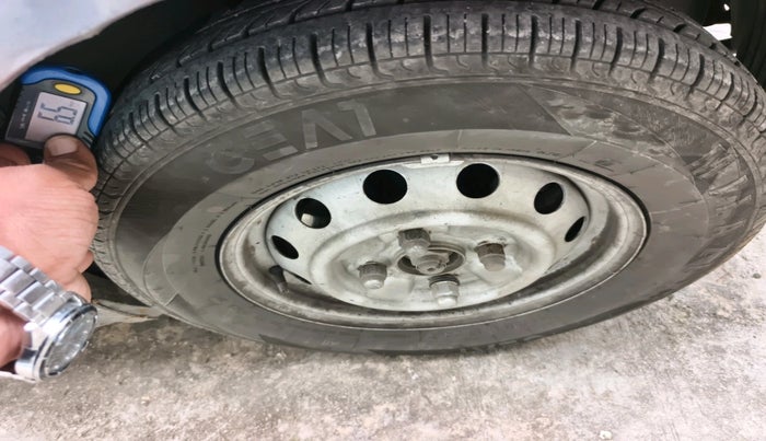 2012 Hyundai Eon ERA +, Petrol, Manual, 1,10,831 km, tyre