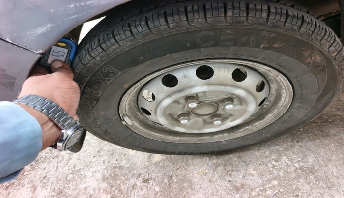 2012 Hyundai Eon ERA +, Petrol, Manual, 1,10,831 km, tyre