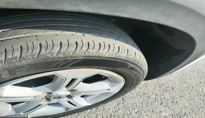 2022 Renault Kiger RXT MT, Petrol, Manual, 52,480 km, tyre