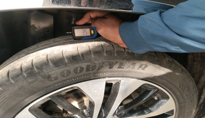 2021 MG HECTOR PLUS SHARP 2.0 DIESEL TURBO MT 6-STR, Diesel, Manual, 1,29,189 km, tyre