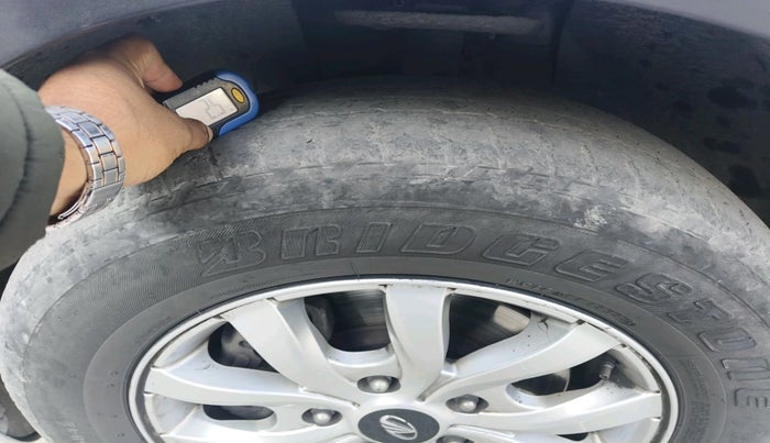 2017 Mahindra XUV500 W10, Diesel, Manual, 1,26,131 km, tyre