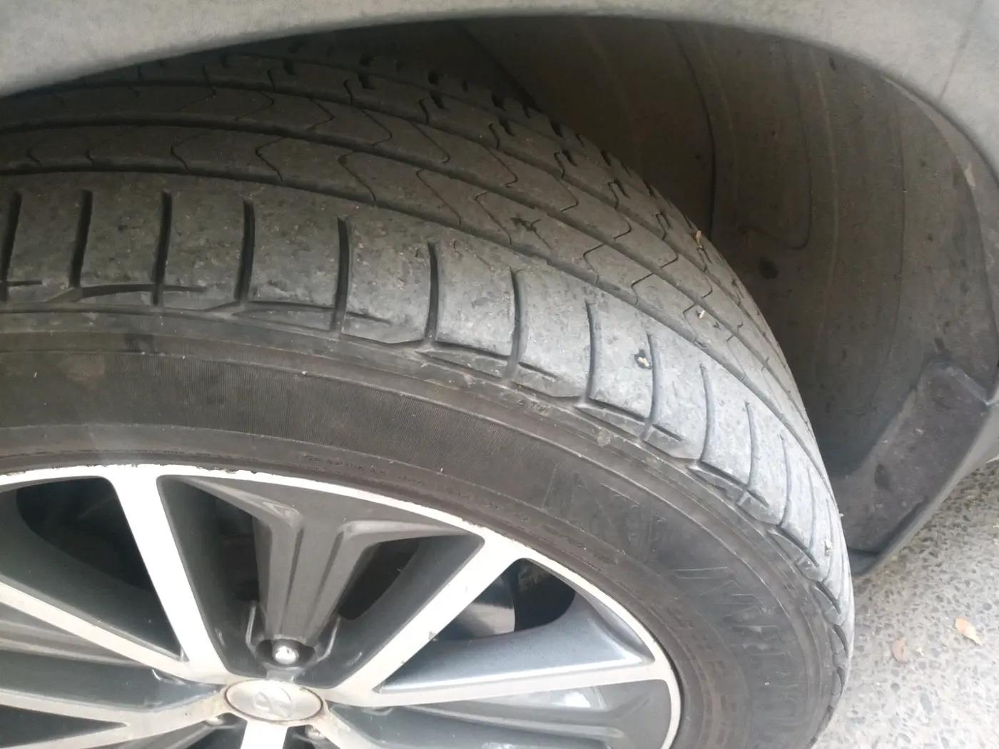2019 Hyundai Tucson GLS 2WD AT PETROL, Petrol, Automatic, 79,086 km, tyre