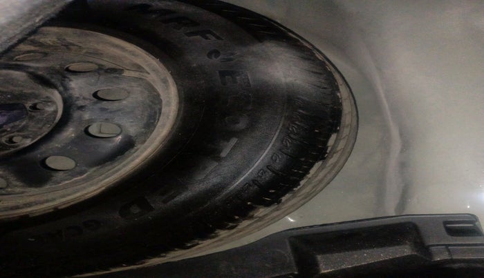 2024 Maruti Swift VXi (O) AMT, Petrol, Automatic, 15,582 km, tyre