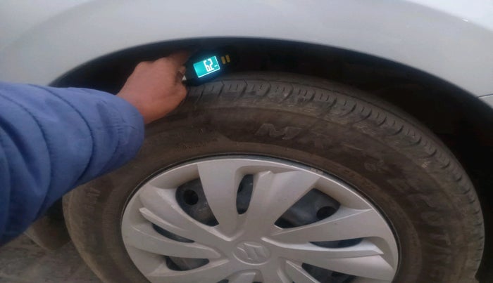 2024 Maruti Swift VXi (O) AMT, Petrol, Automatic, 15,582 km, tyre