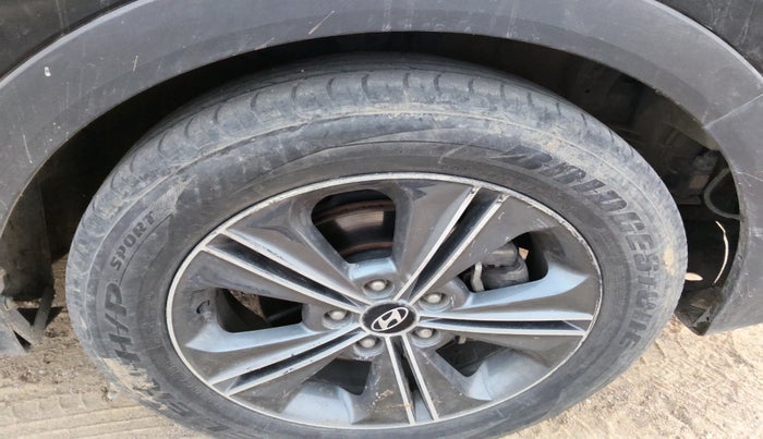 2015 Hyundai Creta SX (O) 1.6 DIESEL, Diesel, Manual, 1,86,124 km, tyre