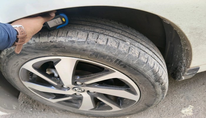 2022 Toyota Glanza V, Petrol, Manual, 20,776 km, tyre