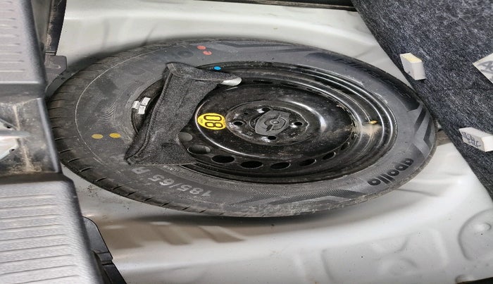 2022 Toyota Glanza V, Petrol, Manual, 20,776 km, tyre