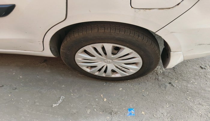 2015 Maruti Ertiga VXI CNG, Petrol, Manual, 1,23,342 km, tyre