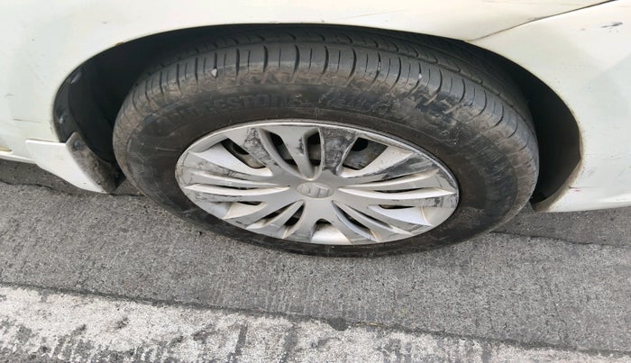 2015 Maruti Ertiga VXI CNG, Petrol, Manual, 1,23,342 km, tyre