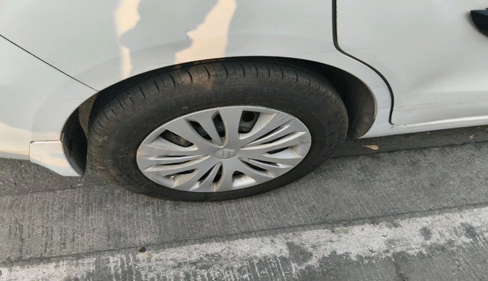 2015 Maruti Ertiga VXI CNG, Petrol, Manual, 1,23,342 km, tyre