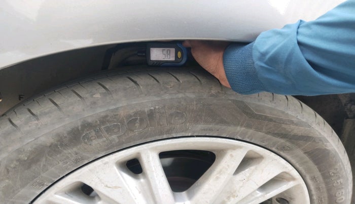 2017 Toyota Innova Crysta 2.8 ZX AT 7 STR, Diesel, Automatic, 2,08,928 km, tyre