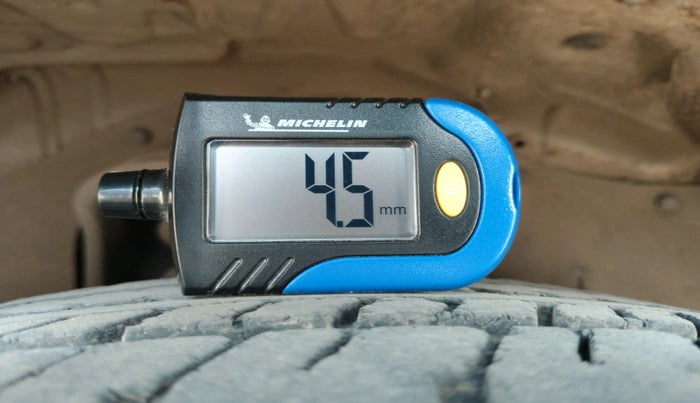 2010 Mahindra Xylo E2, Diesel, Manual, 1,55,113 km, tyre