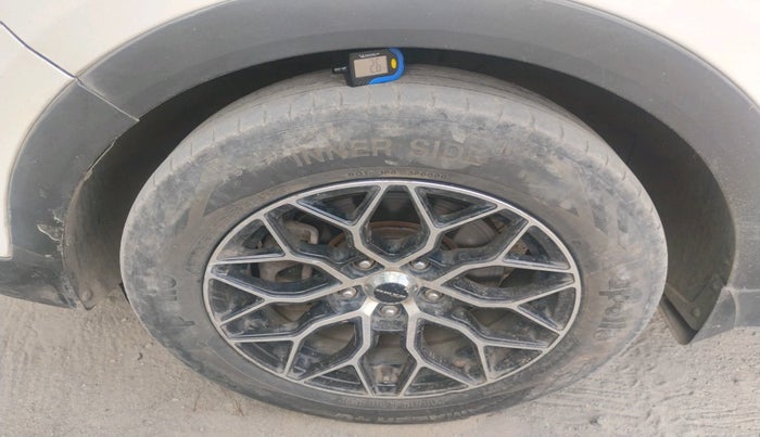 2016 Hyundai Creta SX PLUS AT 1.6 DIESEL, Diesel, Automatic, 1,07,289 km, tyre