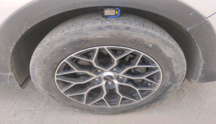 2016 Hyundai Creta SX PLUS AT 1.6 DIESEL, Diesel, Automatic, 1,07,289 km, tyre