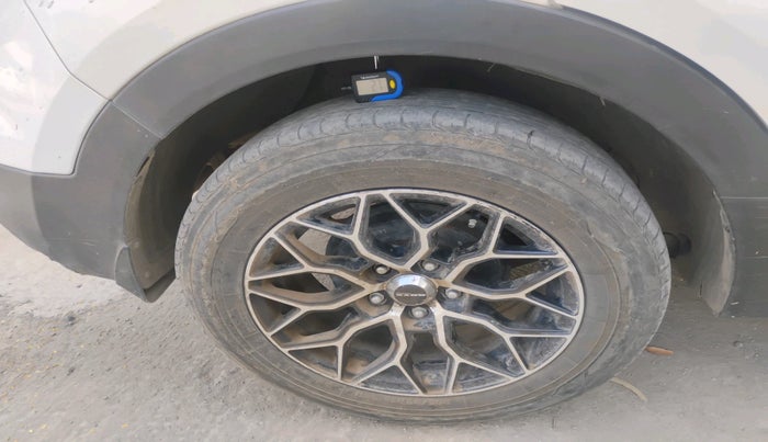 2016 Hyundai Creta SX PLUS AT 1.6 DIESEL, Diesel, Automatic, 1,07,289 km, tyre