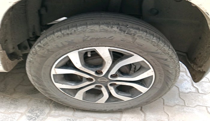 2013 Nissan Terrano XL D PLUS, Diesel, Manual, 1,46,320 km, tyre