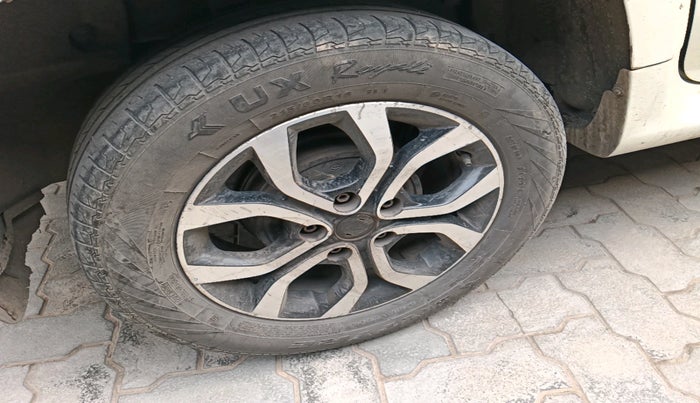 2013 Nissan Terrano XL D PLUS, Diesel, Manual, 1,46,320 km, tyre