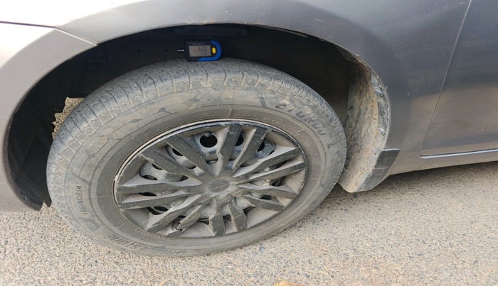 2016 Maruti Swift LXI (O), Petrol, Manual, 1,24,296 km, tyre