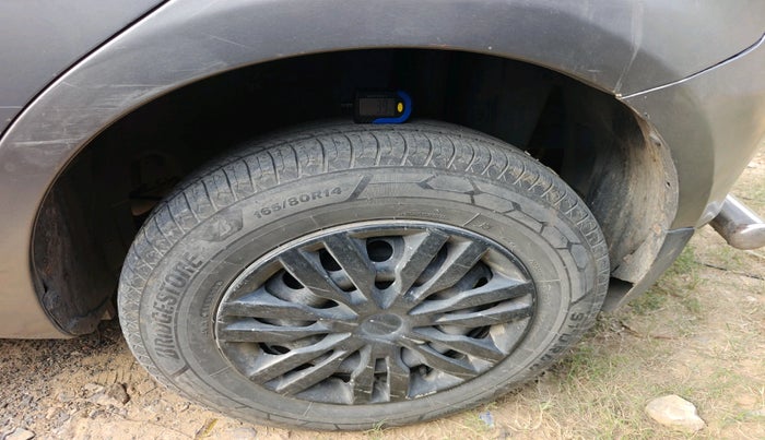 2016 Maruti Swift LXI (O), Petrol, Manual, 1,24,296 km, tyre