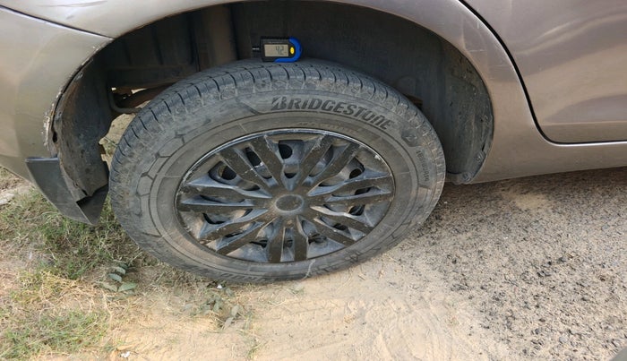 2016 Maruti Swift LXI (O), Petrol, Manual, 1,24,296 km, tyre