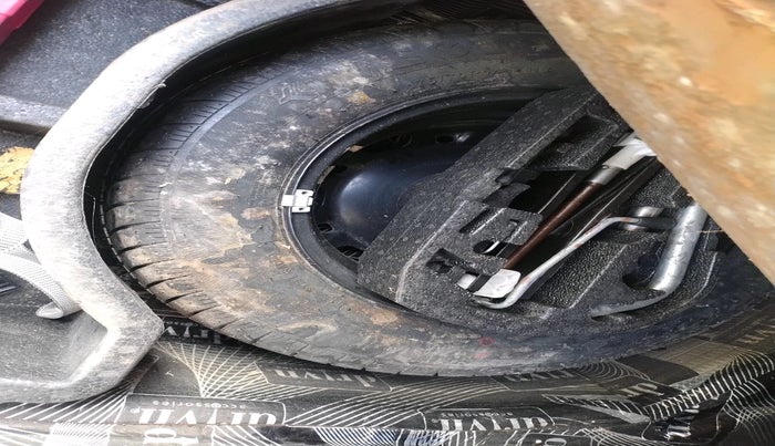 2011 Volkswagen Vento HIGHLINE PETROL AT, Petrol, Automatic, 47,867 km, tyre