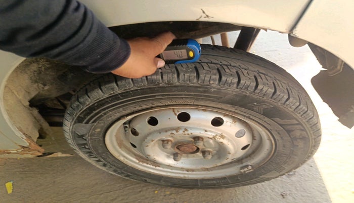 2013 Maruti Wagon R 1.0 LXI CNG, Petrol, Manual, 1,05,962 km, tyre