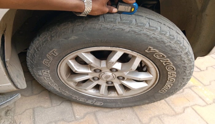 2016 Mahindra TUV300 T8, Diesel, Manual, 1,36,123 km, tyre