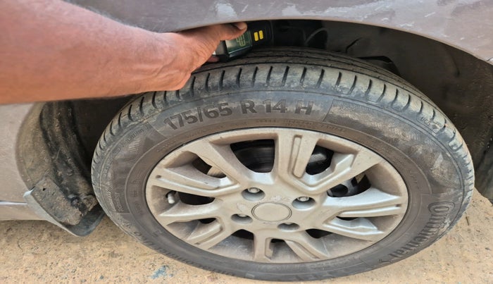 2016 Tata Tiago XZ PETROL, Petrol, Manual, 66,905 km, tyre