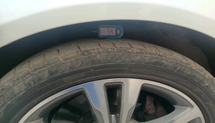 2014 Mercedes Benz E Class E 250 CDI AVANTGARDE, Diesel, Automatic, 1,16,105 km, tyre