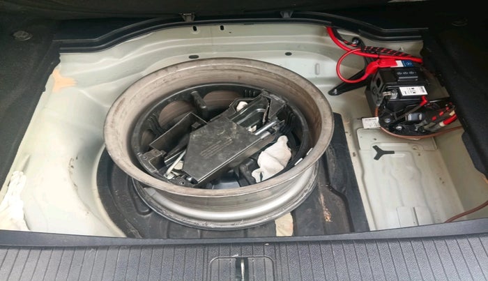 2014 Mercedes Benz E Class E 250 CDI AVANTGARDE, Diesel, Automatic, 1,16,105 km, tyre