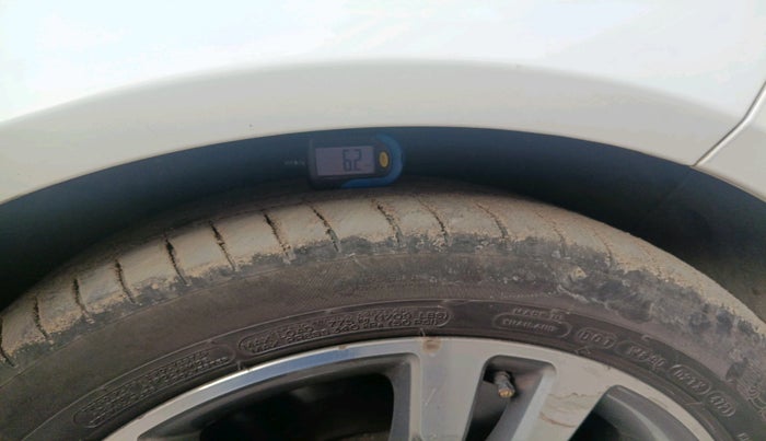 2014 Mercedes Benz E Class E 250 CDI AVANTGARDE, Diesel, Automatic, 1,16,105 km, tyre