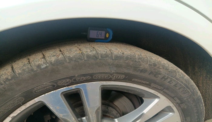 2014 Mercedes Benz E Class E 250 CDI AVANTGARDE, Diesel, Automatic, 1,16,105 km, tyre