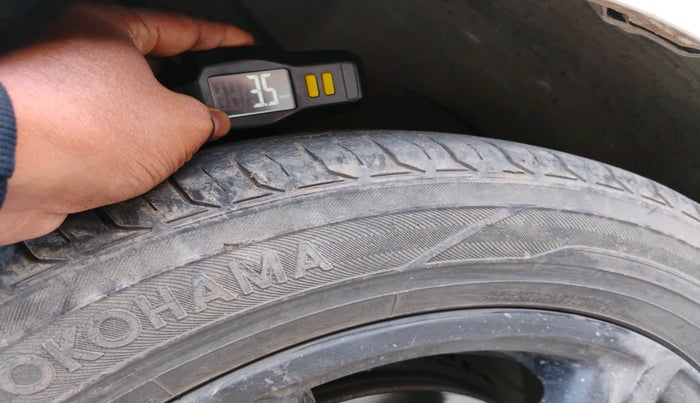 2013 Volkswagen Vento HIGHLINE 1.6 MPI, Petrol, Manual, 96,434 km, tyre