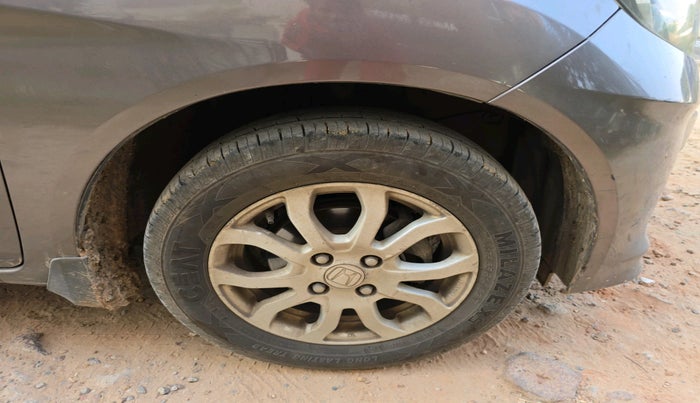 2014 Honda Amaze 1.2L I-VTEC VX, Petrol, Manual, 1,44,392 km, tyre