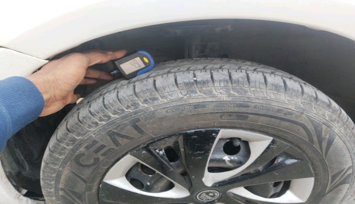 2016 Maruti Swift LXI (O), Petrol, Manual, 80,438 km, tyre