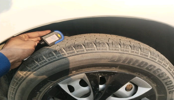 2016 Maruti Swift LXI (O), Petrol, Manual, 80,438 km, tyre