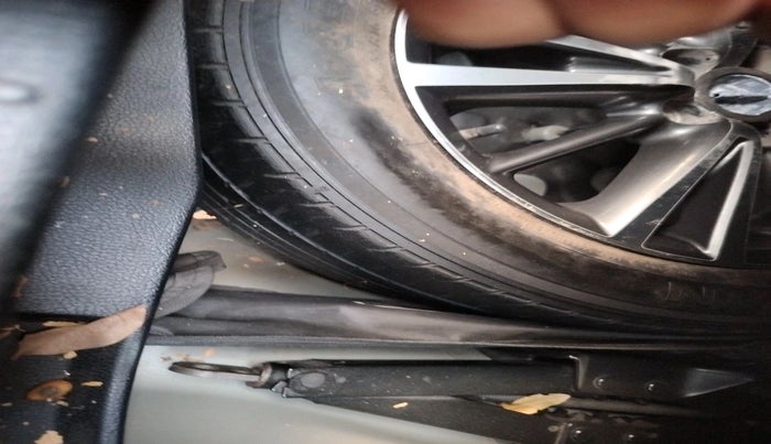 2017 Toyota Corolla Altis VL CVT PETROL, Petrol, Automatic, 1,19,828 km, tyre