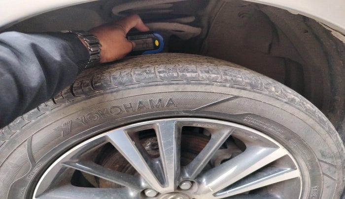 2017 Toyota Corolla Altis VL CVT PETROL, Petrol, Automatic, 1,19,828 km, tyre