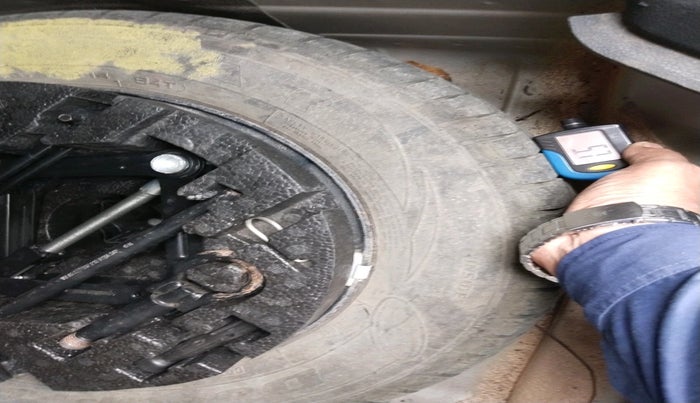 2016 Volkswagen Ameo HIGHLINE1.2L, Petrol, Manual, 57,527 km, tyre