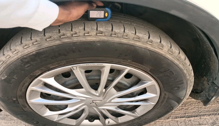 2017 Mahindra XUV500 W6 AT 1.99, Diesel, Automatic, 1,22,000 km, tyre