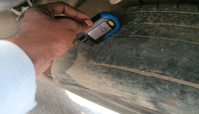 2017 Mahindra XUV500 W6 AT 1.99, Diesel, Automatic, 1,22,000 km, tyre