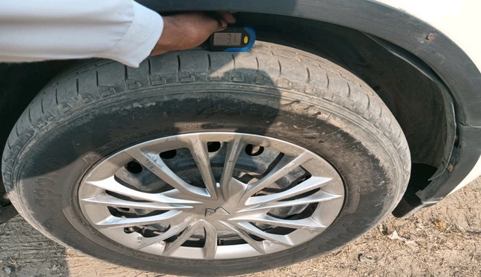 2017 Mahindra XUV500 W6 AT 1.99, Diesel, Automatic, 1,22,000 km, tyre