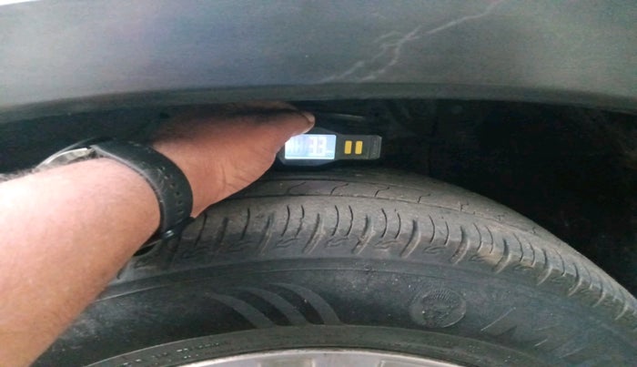 2016 Maruti Vitara Brezza ZDI, Diesel, Manual, 1,01,464 km, tyre