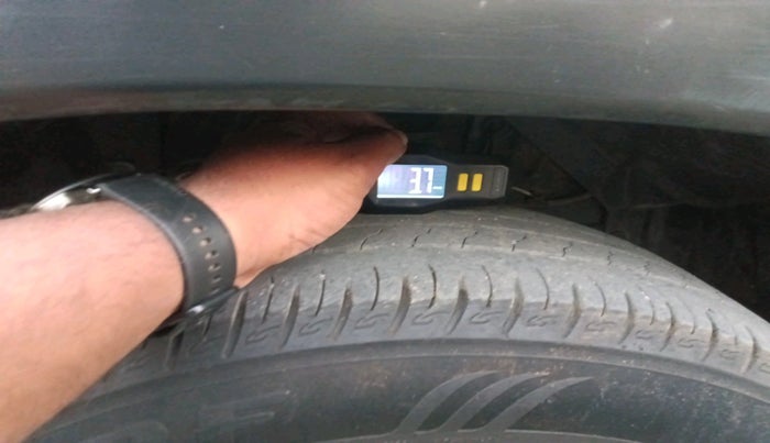 2016 Maruti Vitara Brezza ZDI, Diesel, Manual, 1,01,464 km, tyre