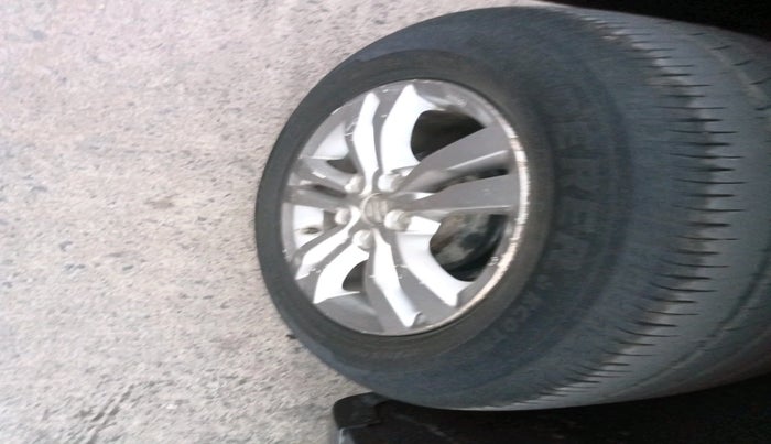 2016 Maruti Vitara Brezza ZDI, Diesel, Manual, 1,01,464 km, tyre