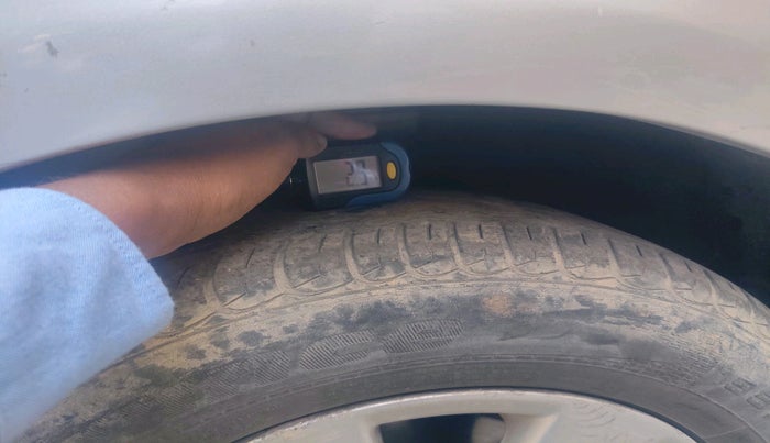 2010 Toyota Corolla Altis G PETROL, Petrol, Manual, 64,938 km, tyre