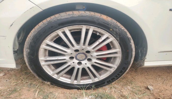 2012 Mercedes Benz E Class E 220 CDI ELEGANCE, Diesel, Automatic, 1,13,089 km, tyre