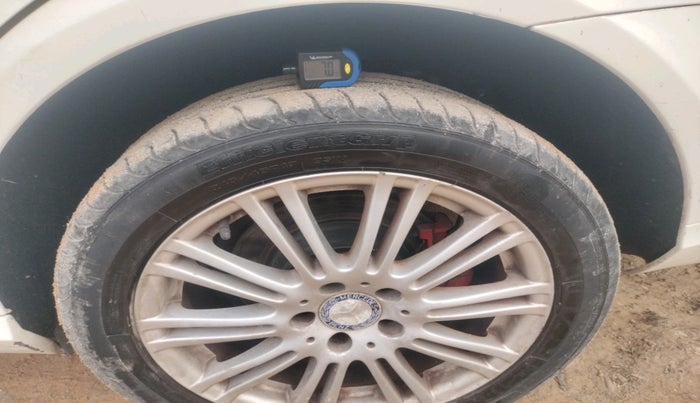 2012 Mercedes Benz E Class E 220 CDI ELEGANCE, Diesel, Automatic, 1,13,089 km, tyre